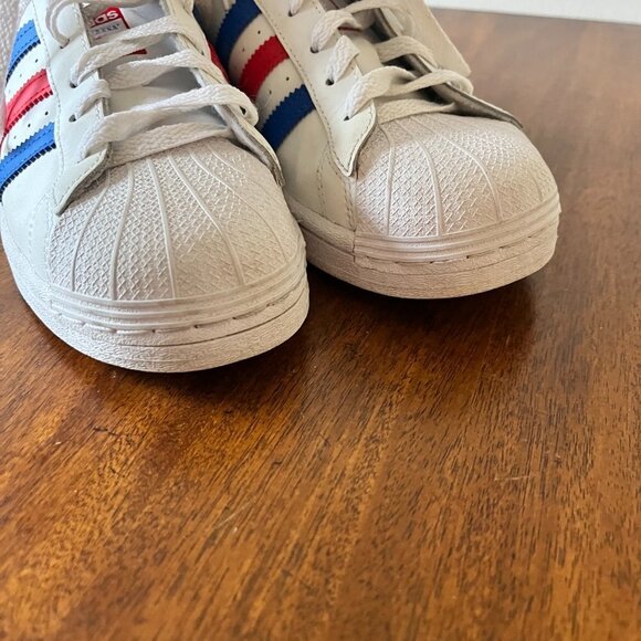 Adidas Americana vs. Superstar - Picture 8 of 14